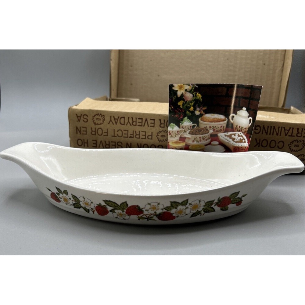 Sheffield Japan Strawberries n' Cream Augratin Dish Stoneware‎ 10"